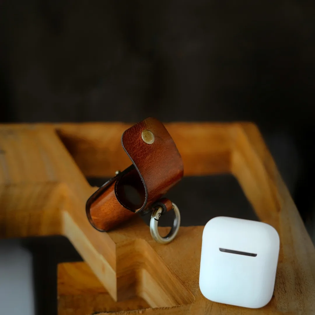 KRA Apple AirPods Case (Gen 1, 2) Image 3 KRA Apple AirPods Case (Gen 1, 2) Image 3